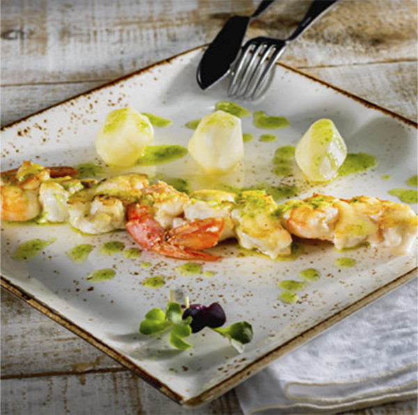 Brocheta de rape y langostinos