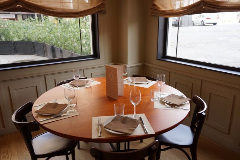 mesa-redonda-restaurante-infanta-mercedes